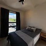 New And Spacious Flat By The Sea