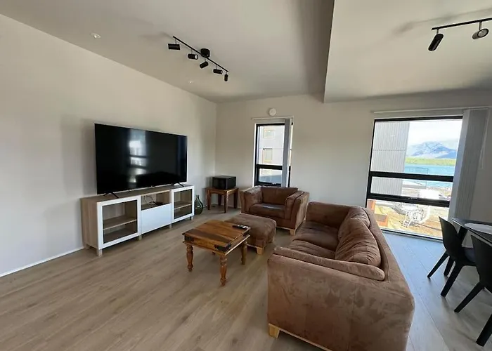 New And Spacious Flat By The Sea